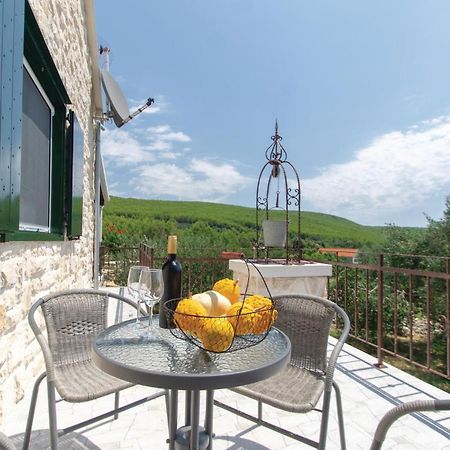 Awesome Home In Smokvica With Kitchen ภายนอก รูปภาพ