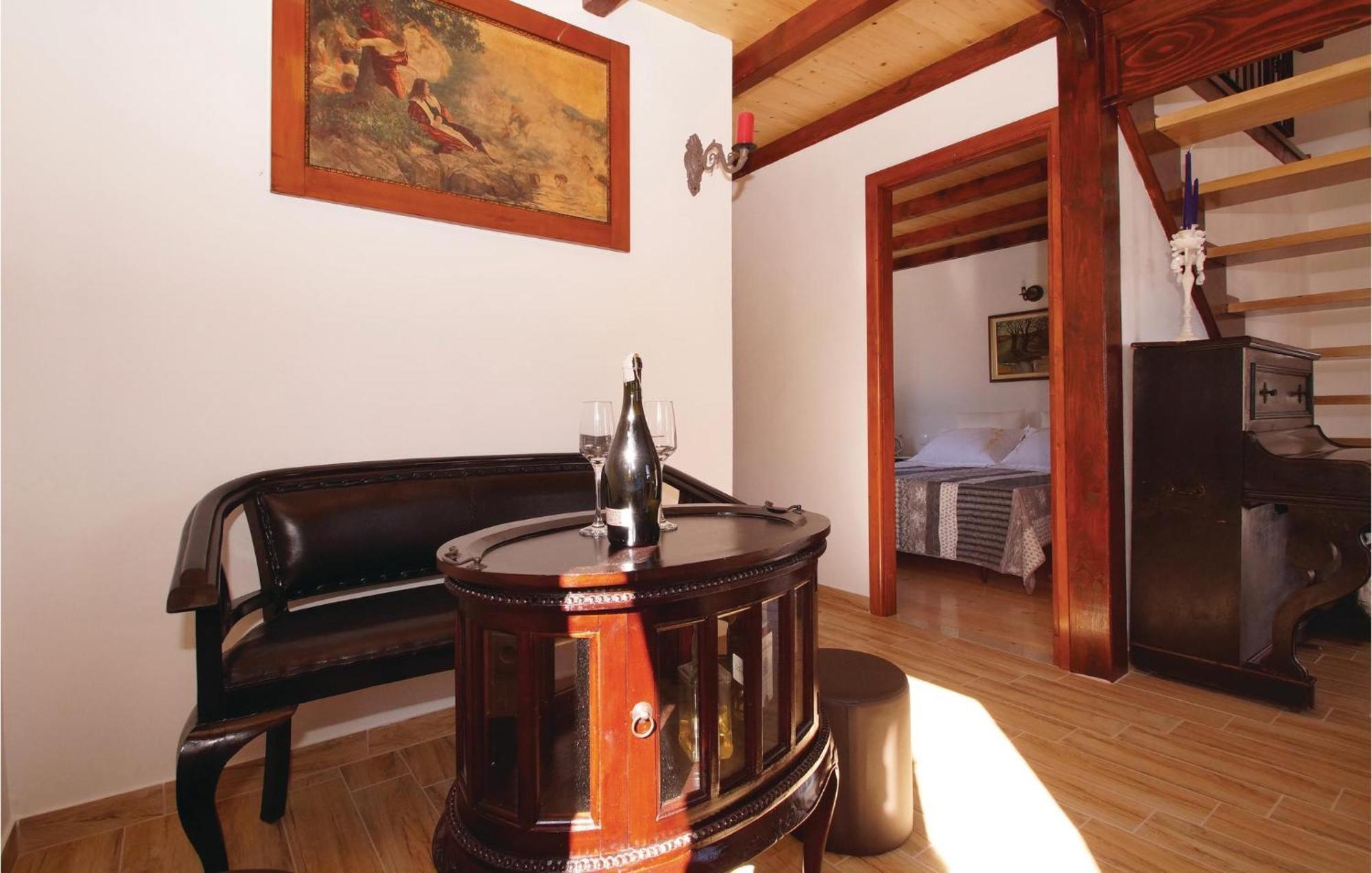 Awesome Home In Smokvica With Kitchen ภายนอก รูปภาพ