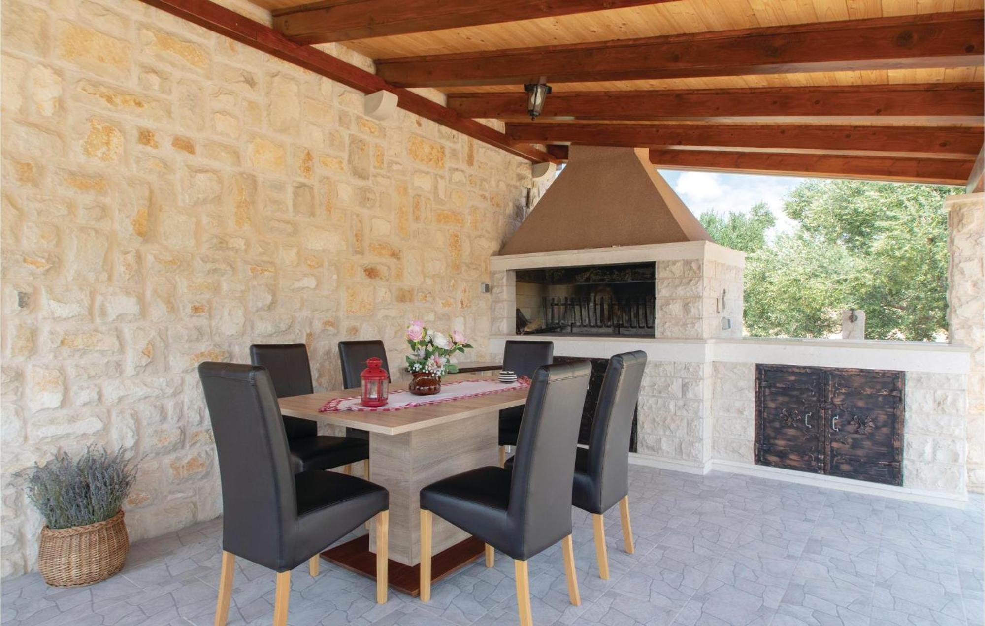 Awesome Home In Smokvica With Kitchen ภายนอก รูปภาพ