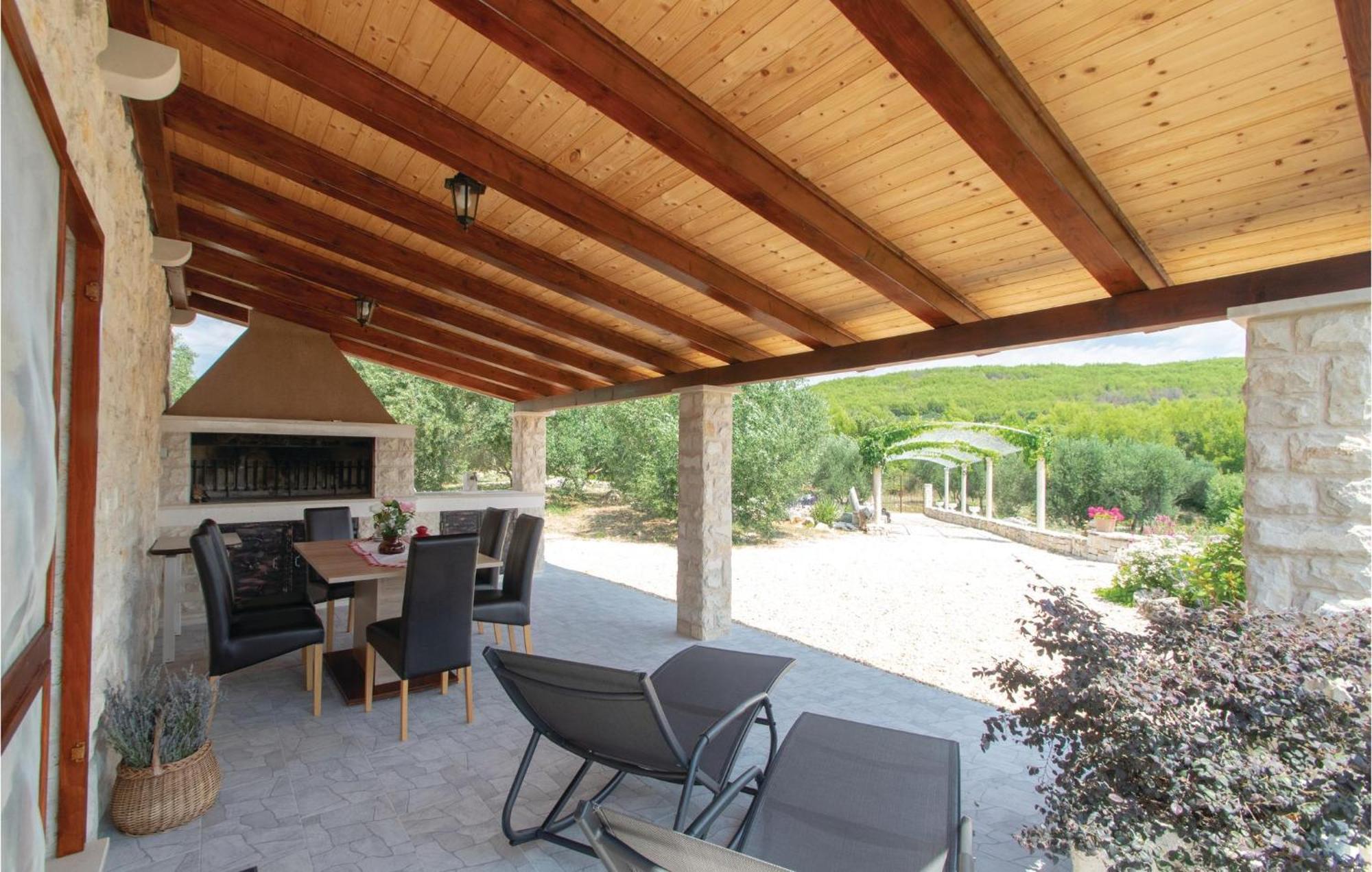 Awesome Home In Smokvica With Kitchen ภายนอก รูปภาพ