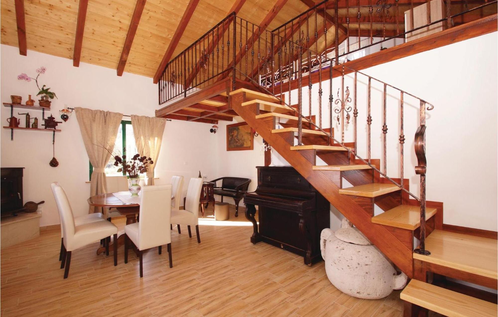 Awesome Home In Smokvica With Kitchen ภายนอก รูปภาพ